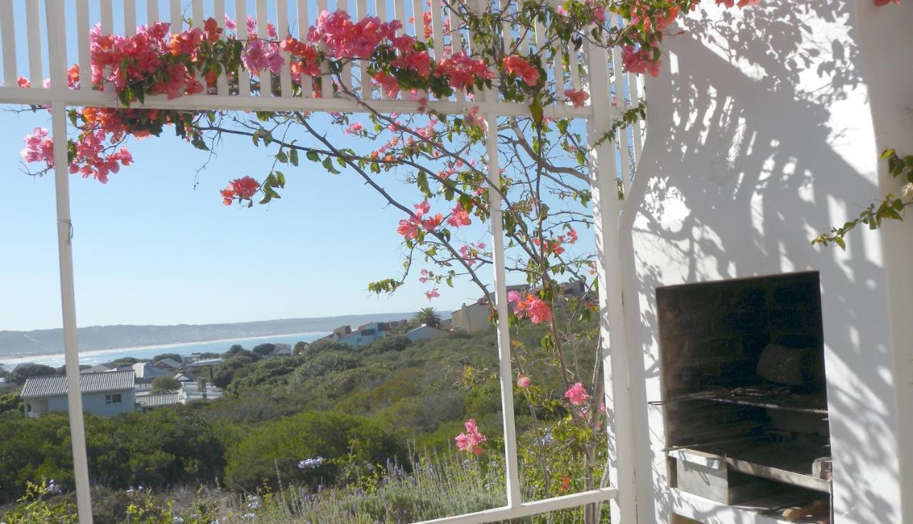 Apartamento Charlotte House Stilbaai Exterior foto